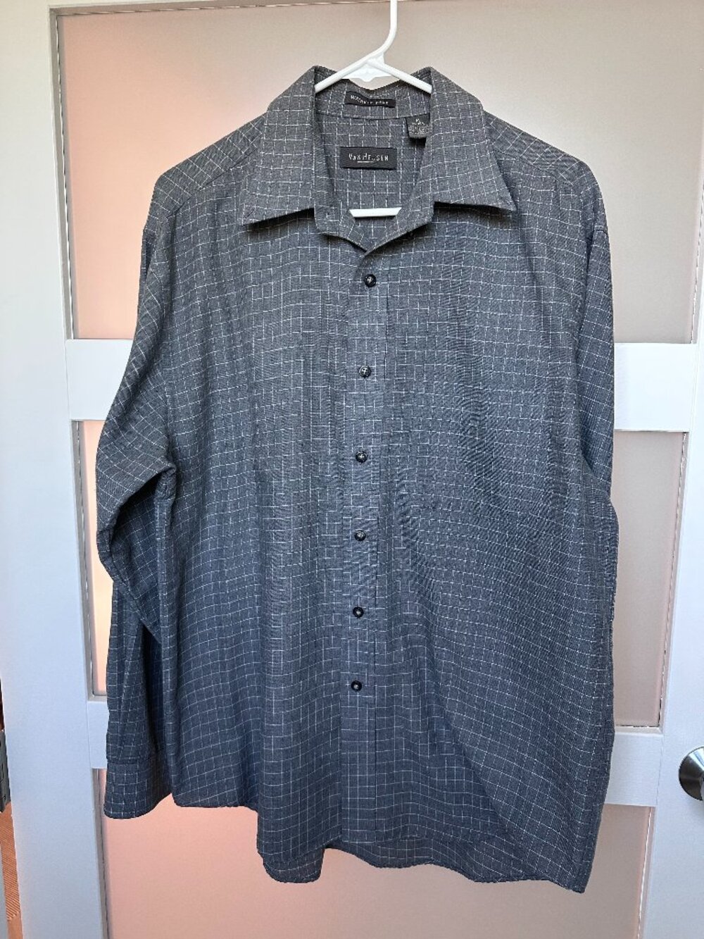 Van Heusen Men’s Medium 15-15.5 Long Sleeve Button Down Gray Checkered Shirt